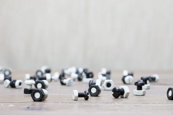 Siyah ve beyaz somun ve civata