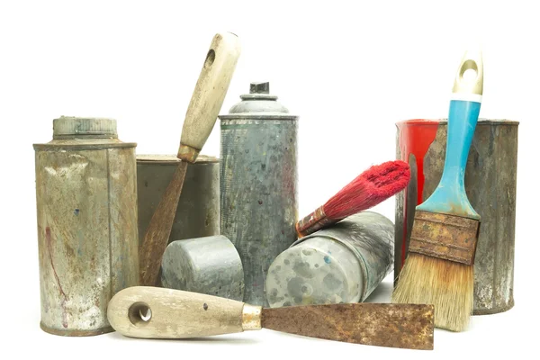 Eski kullanılan sprey kutular ve boya kovası