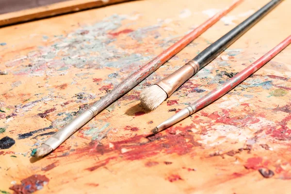 üç eski Boya fırçaları