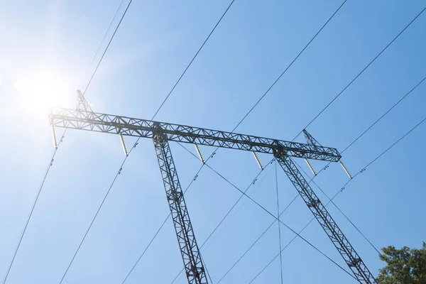 Alta tensión de transmisión de electricidad pilón silueta —  Fotos de Stock