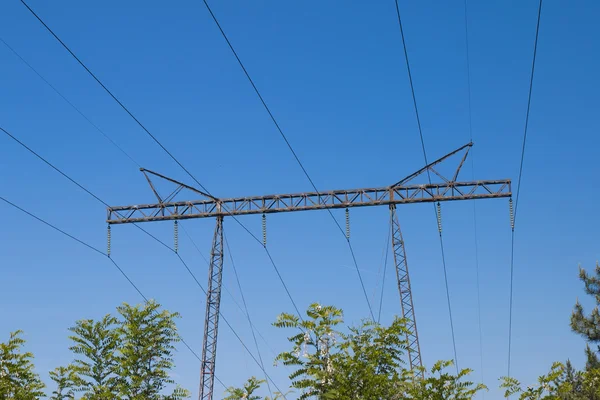 Silhouette en pylône de transport d'électricité haute tension — Photo