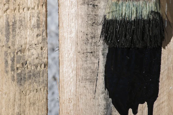 Closeup Of Pine Plank Being Painted In Black Color — Stock Photo, Image