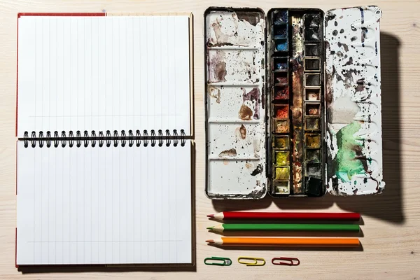 Open Notebook, Pencil and Watercolor Paints — Stock Photo, Image