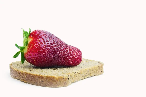 Diet frukost med bröd och jordgubbe — Stockfoto