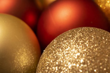 Çok renkli noel baloları kapanıyor.