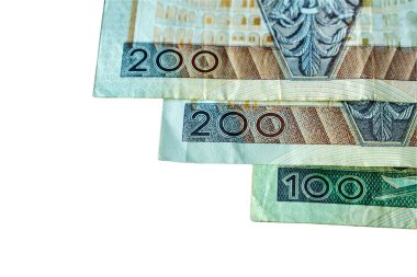 Polonya banknotları beyaz arka plana yayıldı