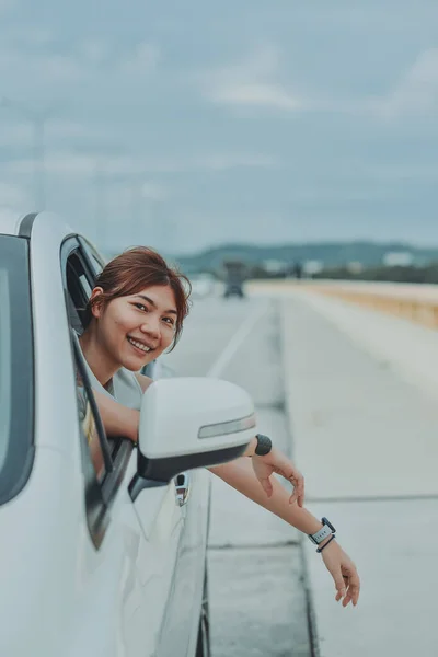 Donna Asiatica Seduto Autovettura Durante Vacanze Estive Viaggio Concetto Viaggio — Foto Stock