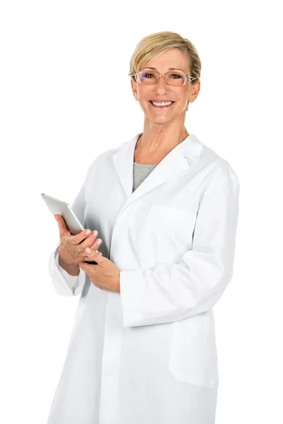 Médico mulher segurando computador — Fotografia de Stock