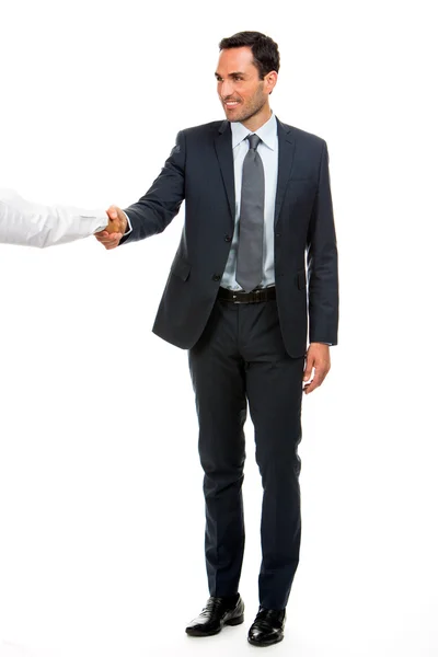 Retrato de comprimento total de um empresário sorrindo e apertando a mão — Fotografia de Stock