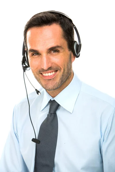 Egy mosolygós férfi portréja fejhallgatóval, aki call center operátorként dolgozik. — Stock Fotó