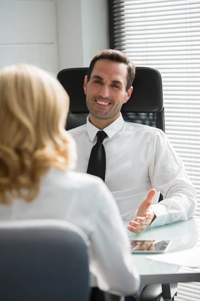 Two businesspeple having a meeting in the office — Stock Photo, Image