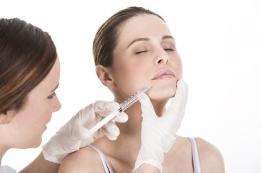 Botox enjeksiyon için bir kadının işi doktor