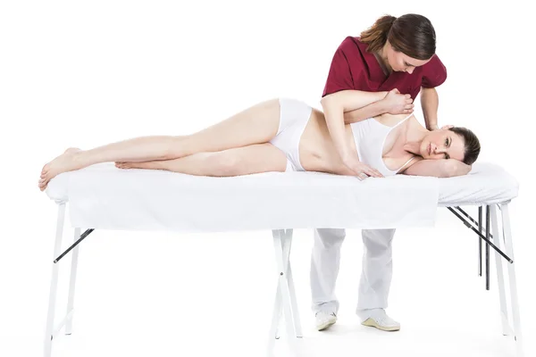 Physiotherapeut bekommt Mobilisierung auf Schulter zum Patienten — Stockfoto