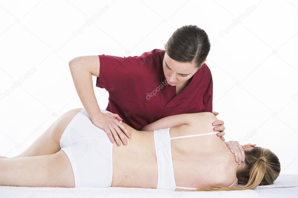 physical therapist which makes spinal mobilization