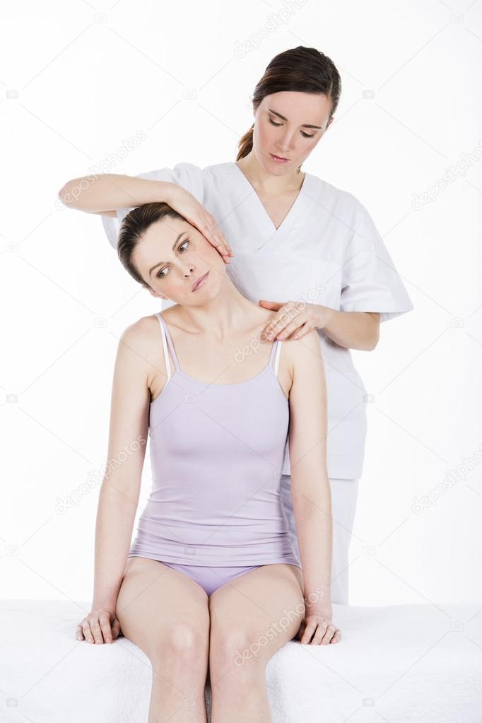 physical therapist which makes a cervical evaluation