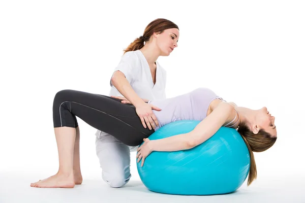 Médico con balón médico y paciente mujer — Foto de Stock