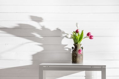 Kadınlar Günü için laleler