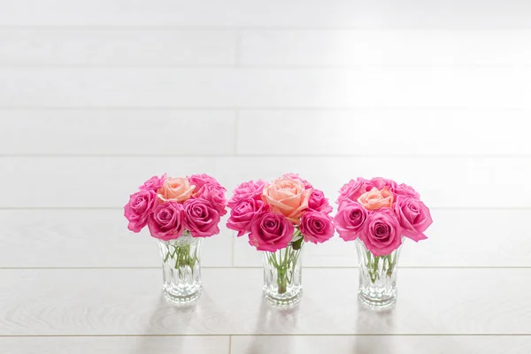 Vaso com rosas — Fotografia de Stock