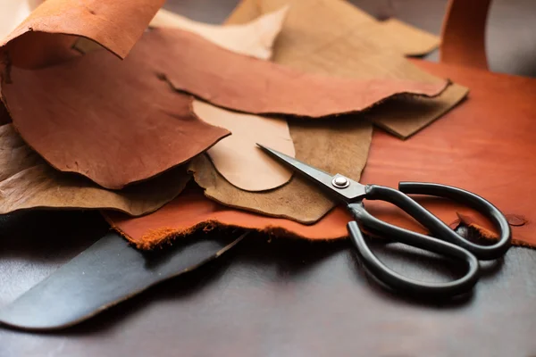 Herramientas para artesanía de cuero — Foto de Stock