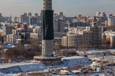 Alt kısmı ve televizyon kulesinin temeli. Füze patlamasından önce hazırlık: 124; YEKATERINBURG, RUSSIA - 24 Mart 2018.