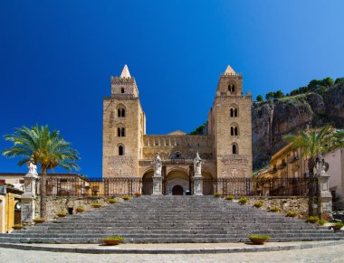 Cefalu Katedrali Bazilikası Cefalu, Sicilya kilisesidir.