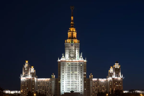 Lomonosov Moszkvai Állami Egyetem éjjel. — Stock Fotó