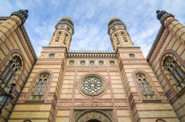 Budapeşte Dohany Street Sinagogu'nun dış cephesi, Macaristan.