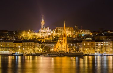 Gece görünümü Budapeşte, Macaristan.