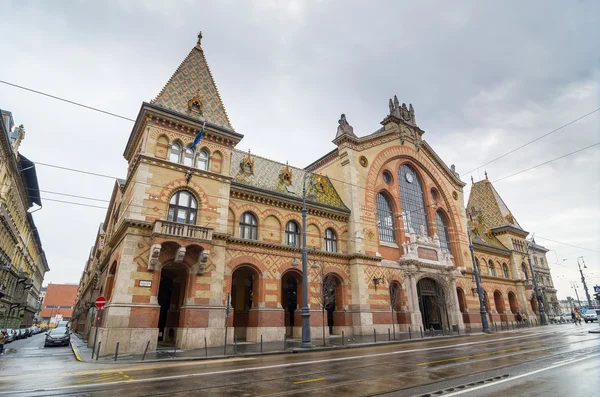 Fasad av stora saluhallen i Budapest, Ungern. — Stockfoto