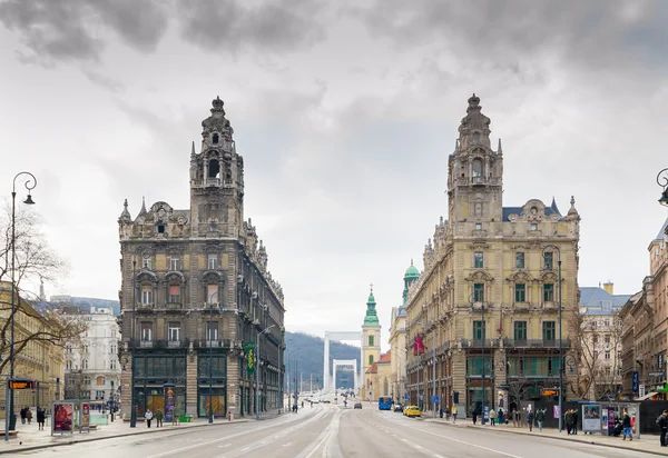 Klotild palast in budapest, ungarisch. die Zwillingspaläste. — Stockfoto