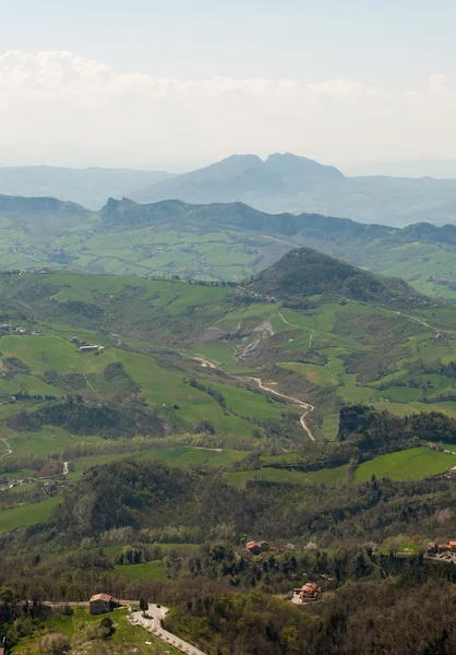 Panoramik manzaralı kale San Marino dağlı