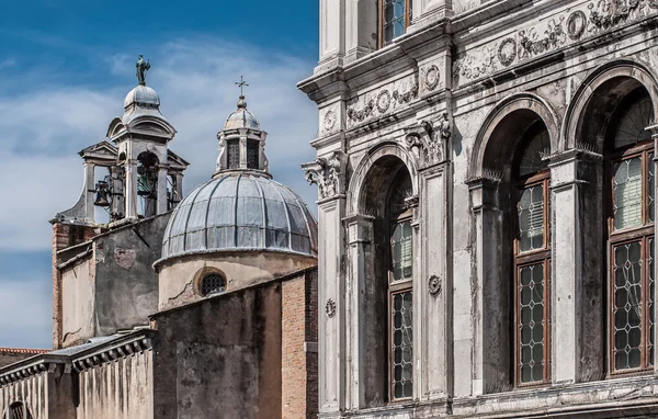 Palazzo dei Camerlenghi ve San Giacomo di Rialto campanile — Stok fotoğraf