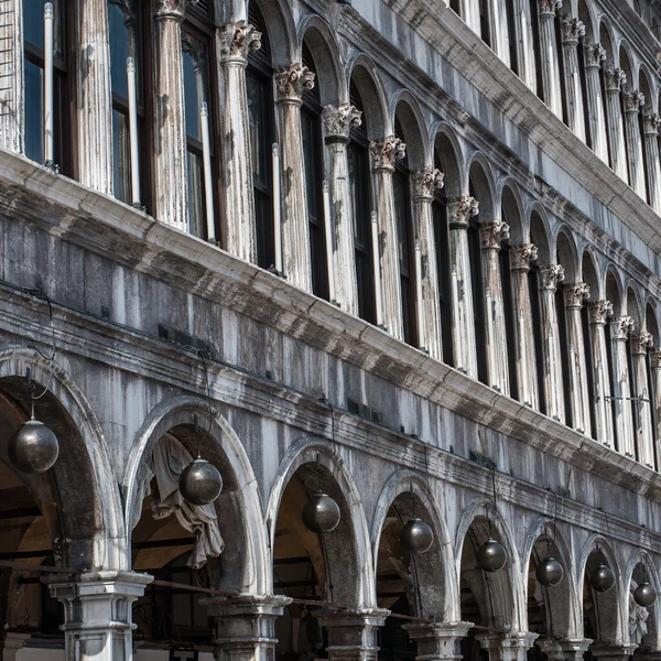 Procuratie Vecchie - edificio in stile gotico in Piazza San Marco — Foto Stock