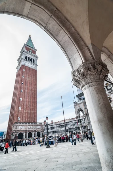 Campanile San Marco and decorative element of the arch of Doge's palace, Venice, Italy — Stock Photo, Image