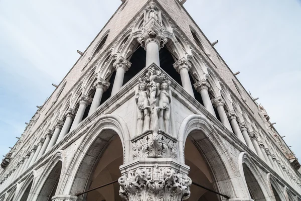 Composition of Adam and Eva on the facade of the Doge's Palace — Stock Photo, Image