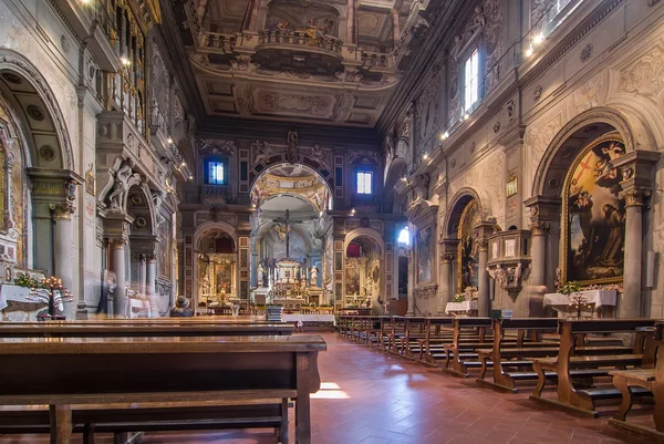 Interior da Chiesa di Ognissanti é uma igreja em Florença — Fotografia de Stock