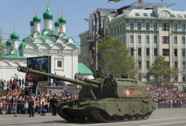 2S19 Msta-S kundağı 152-mm obüs var. Moscow, Rusya Federasyonu.