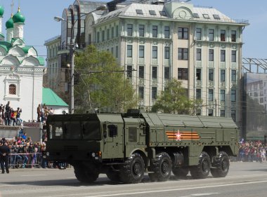 9k 720 İskender olduğunu bir mobil kısa menzilli balistik füze sistemi.