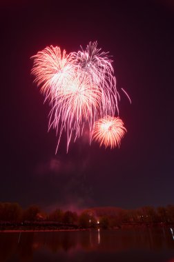 Moskova zafer günü yürüyüşü onuruna güzel havai fişek.