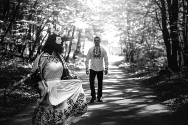 esmer gelin ve zarif damat