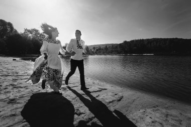 esmer gelin ve zarif şık damat