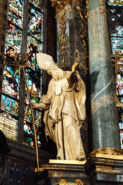 Detalhes na igreja católica ou catedral — Fotografia de Stock
