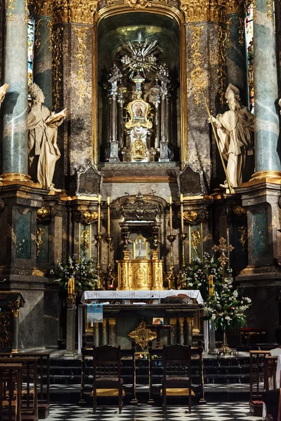 Rincian dalam gereja Katolik atau katedral — Stok Foto