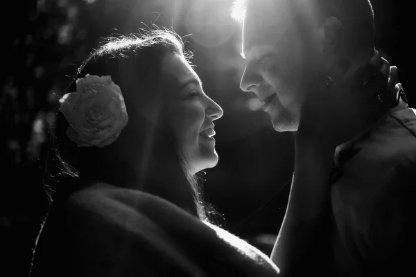 Brunette bride and elegant groom — Stock Photo, Image