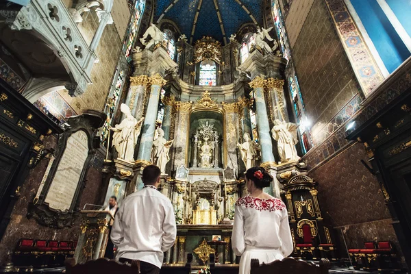 Ceremonia ślubu w kościele — Zdjęcie stockowe