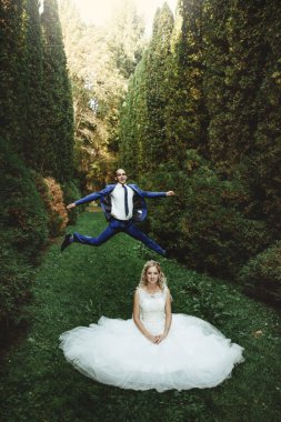 Sarışın gelin ve zarif damat