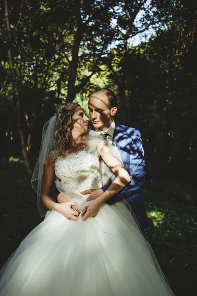 Happy bride and elegant groom — Stock Photo, Image