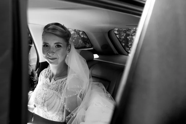 Elegant blonde bride — Stock Photo, Image