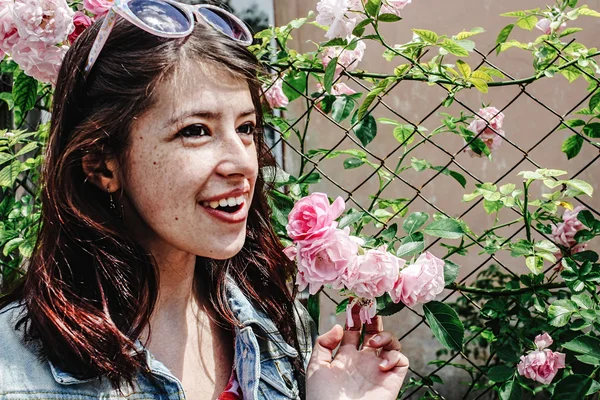 Stylish brunette woman — Stock Photo, Image