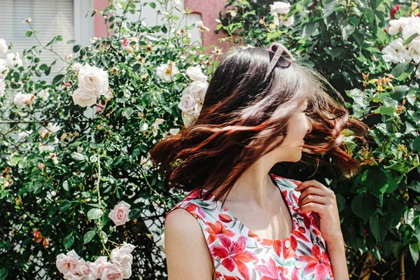 Stylish brunette woman — Stock Photo, Image